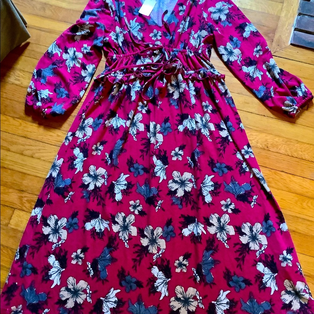 Suzanne Betro v-neck high waist tiered long dress, magenta with gray floral XL